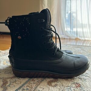 Bog women’s size 8 winter boots
